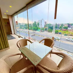 https://stay-northview-park-hotel-zirakpur.shimlahotels.net