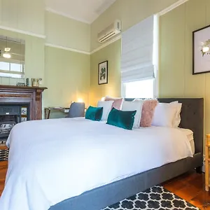 https://kirkland-house-bed-breakfast.queenslandhotels.net
